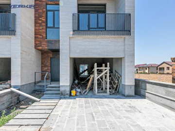 Houses Code: 5+518879