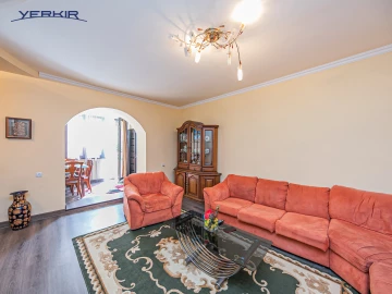 Բնակարաններ Կոդ` 5+118842