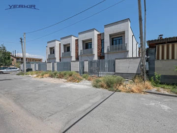 Houses Code: 5+518879