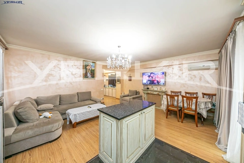 Apartments Code: 5+3633292