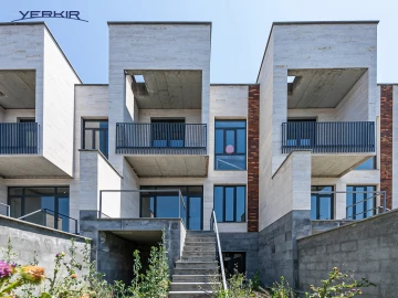 Houses Code: 5+518882