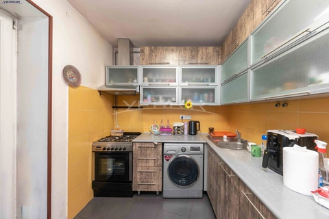 Apartments Code: 9+3180269