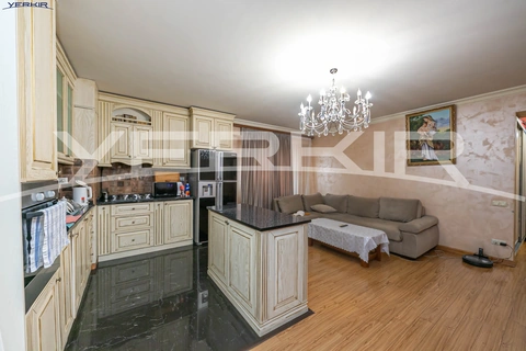 Apartments Code: 5+3633292