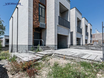 Houses Code: 5+518882