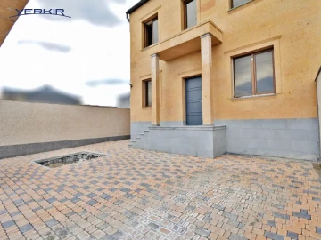 Առանձնատներ Կոդ` 3+510849