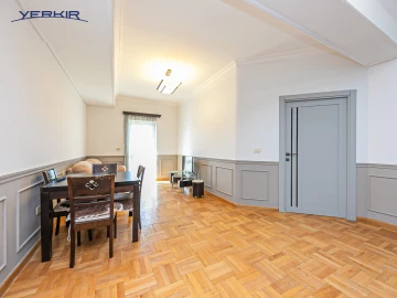 Բնակարաններ Կոդ` 5+219182