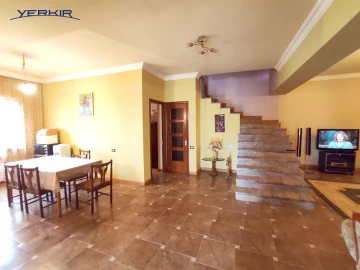 Առանձնատներ Կոդ` 5+500641