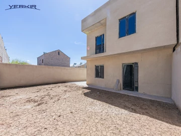 Houses Code: 3+517972