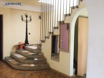 Առանձնատներ Կոդ` 5+50093