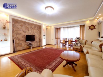 Բնակարաններ Կոդ` 5+33379