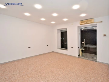 Commercial properties Code: 3+917923