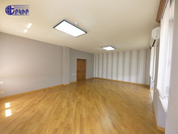 Commercial properties Code: 3+702185