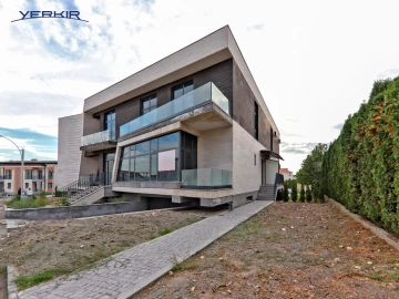 Houses Code: 3+513673