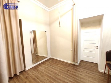 Commercial properties Code: 8+90661