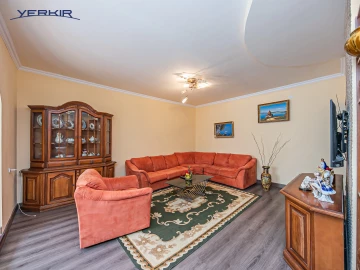 Բնակարաններ Կոդ` 5+118842