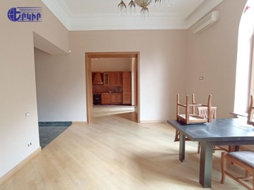 Բնակարաններ Կոդ` 10+202742