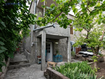 Houses Code: 7+518112