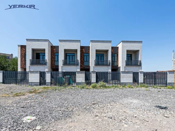 Առանձնատներ Կոդ` 5+518878