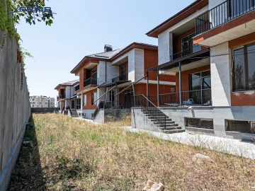 Houses Code: 5+518883