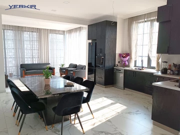 Houses Code: 9+506993