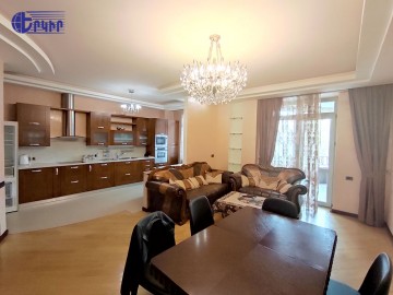 Բնակարաններ Կոդ` 5+33373