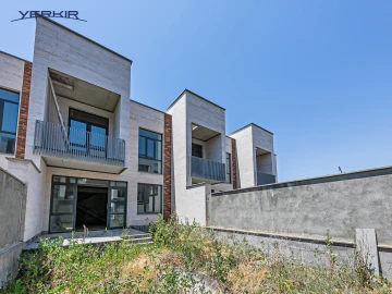 Houses Code: 5+518880