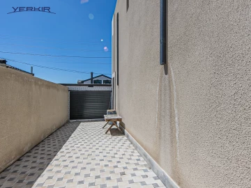 Houses Code: 3+517972