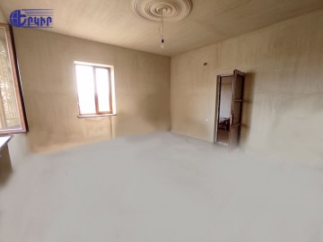 Houses Code: 3+502970