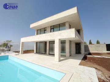 Houses Code: 3+502202