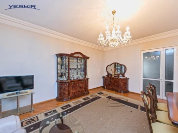 Առանձնատներ Կոդ` 8+518044