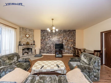 Houses Code: 2+520123