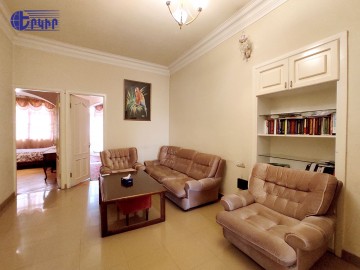 Բնակարաններ Կոդ` 10+301350