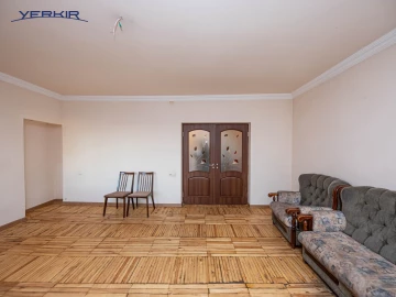 Apartments Code: 8+413745